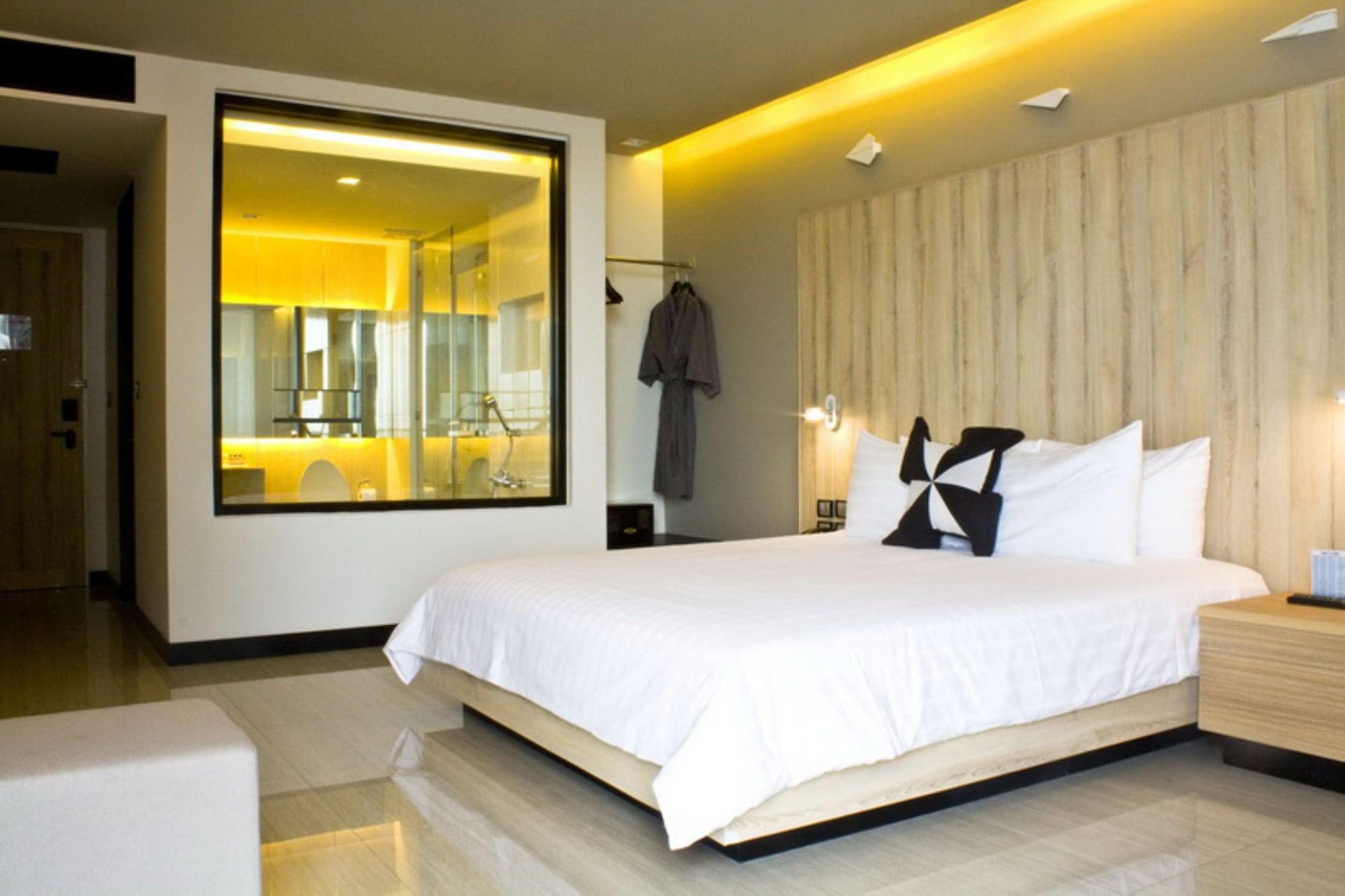 Tsix5 Phenomenal Hotel Pattaya Exteriör bild