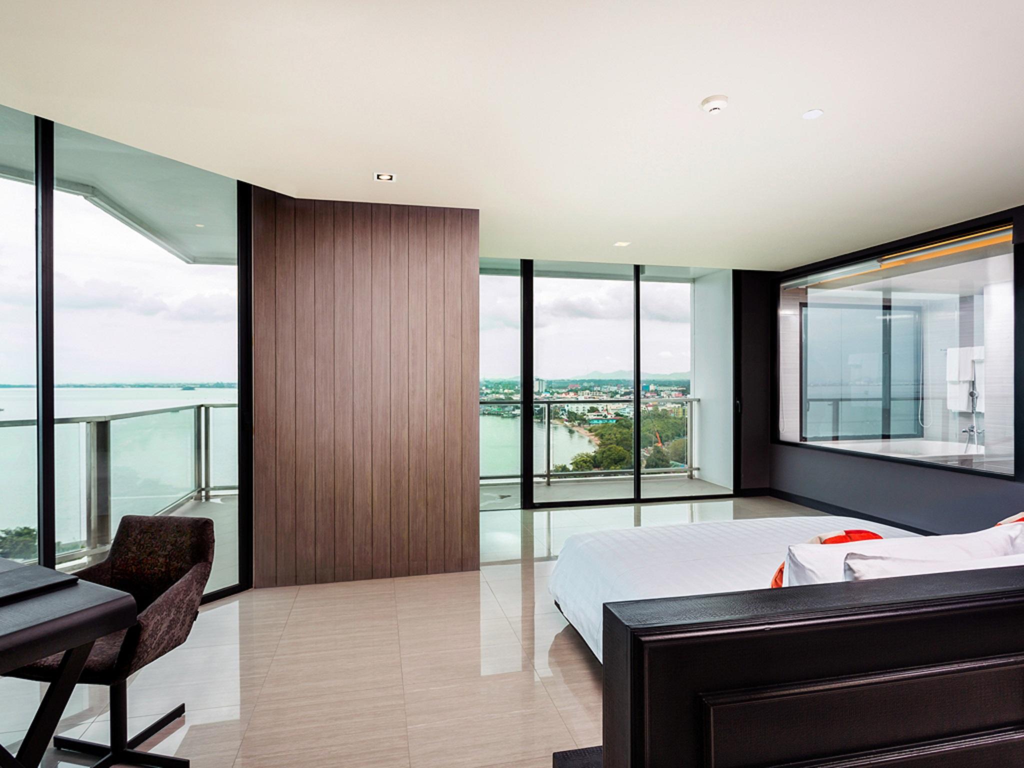 Tsix5 Phenomenal Hotel Pattaya Exteriör bild