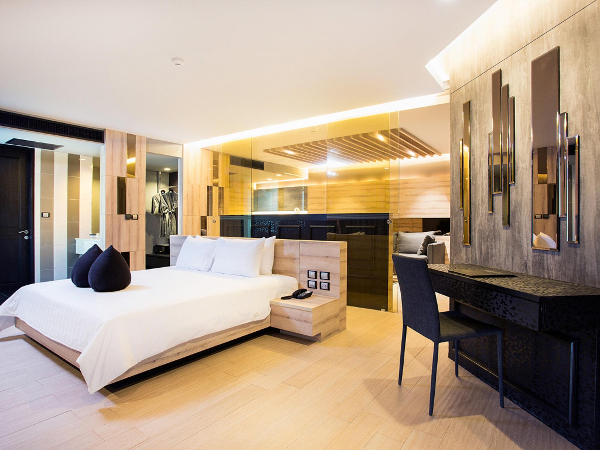 Tsix5 Phenomenal Hotel Pattaya Exteriör bild
