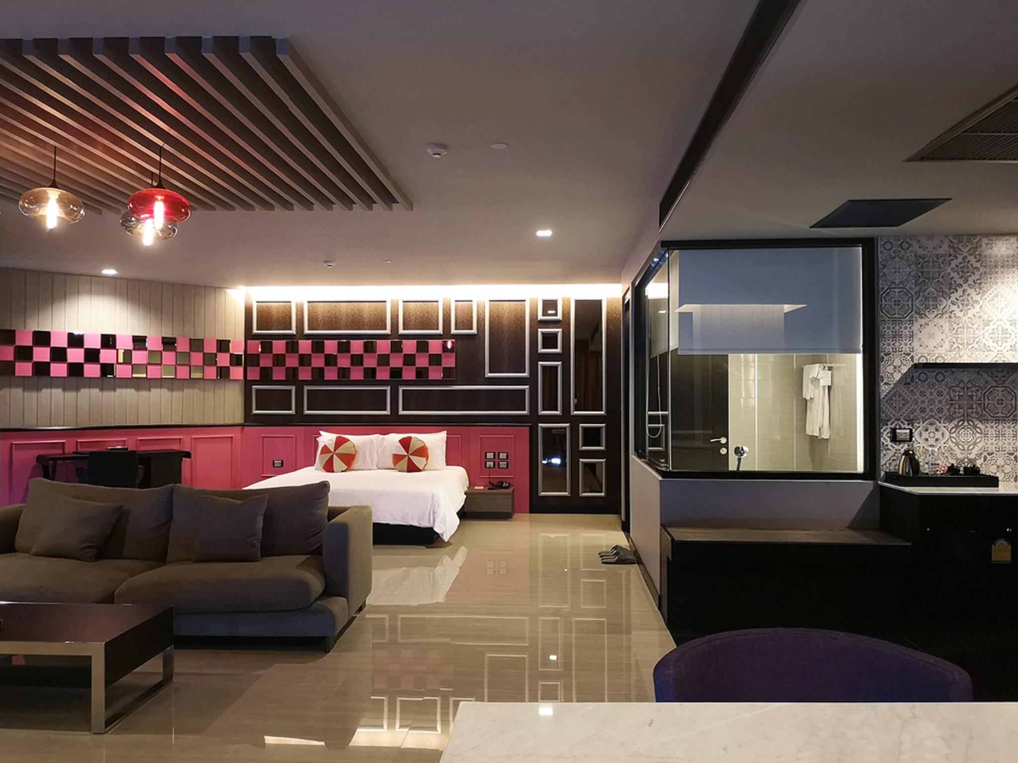 Tsix5 Phenomenal Hotel Pattaya Exteriör bild