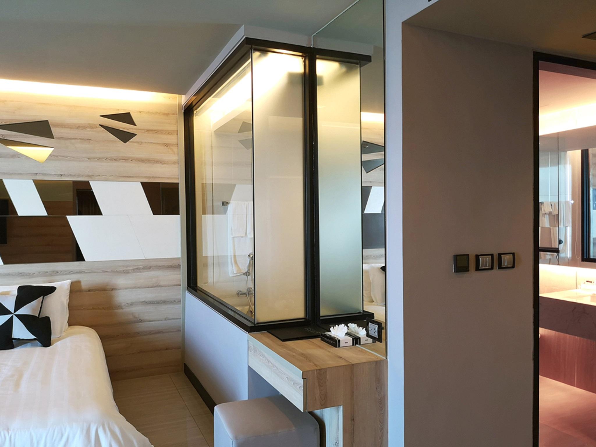 Tsix5 Phenomenal Hotel Pattaya Exteriör bild