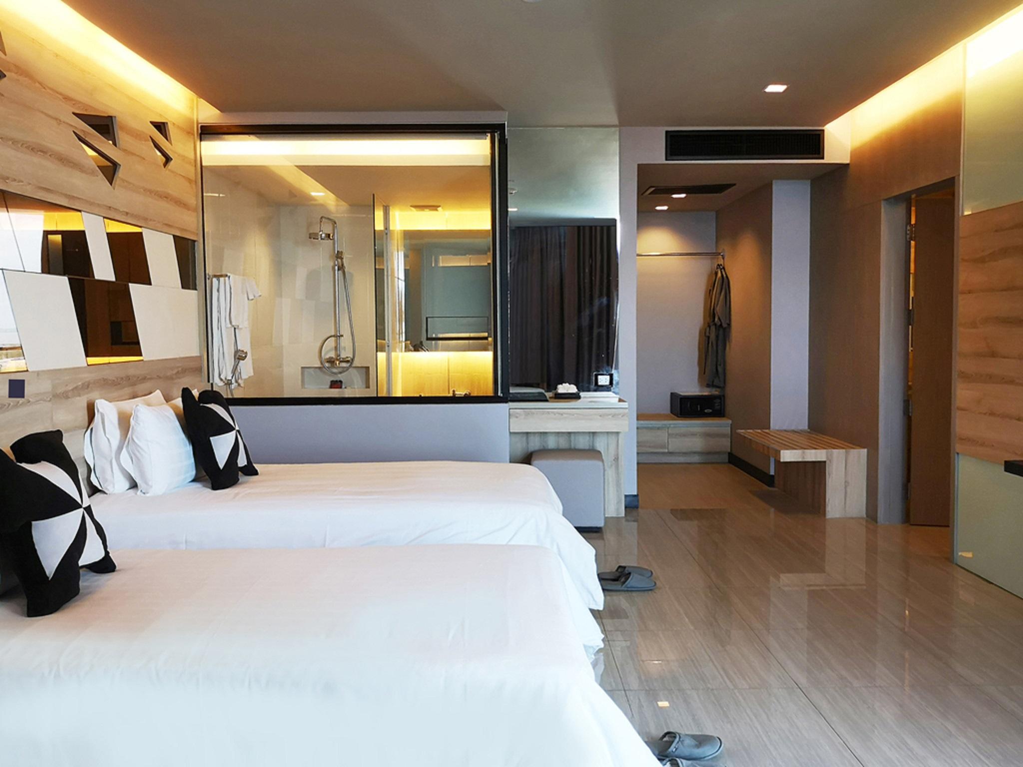 Tsix5 Phenomenal Hotel Pattaya Exteriör bild