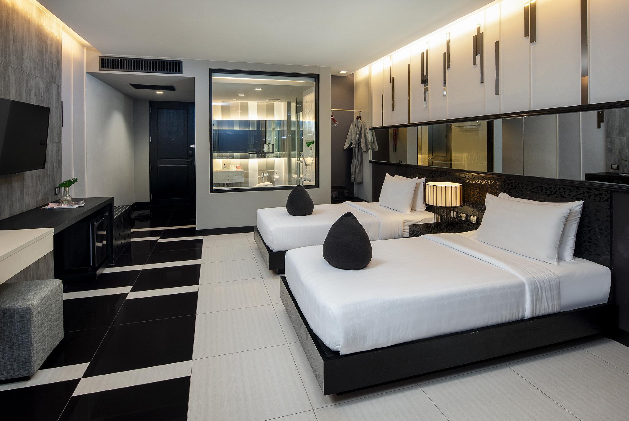 Tsix5 Phenomenal Hotel Pattaya Exteriör bild