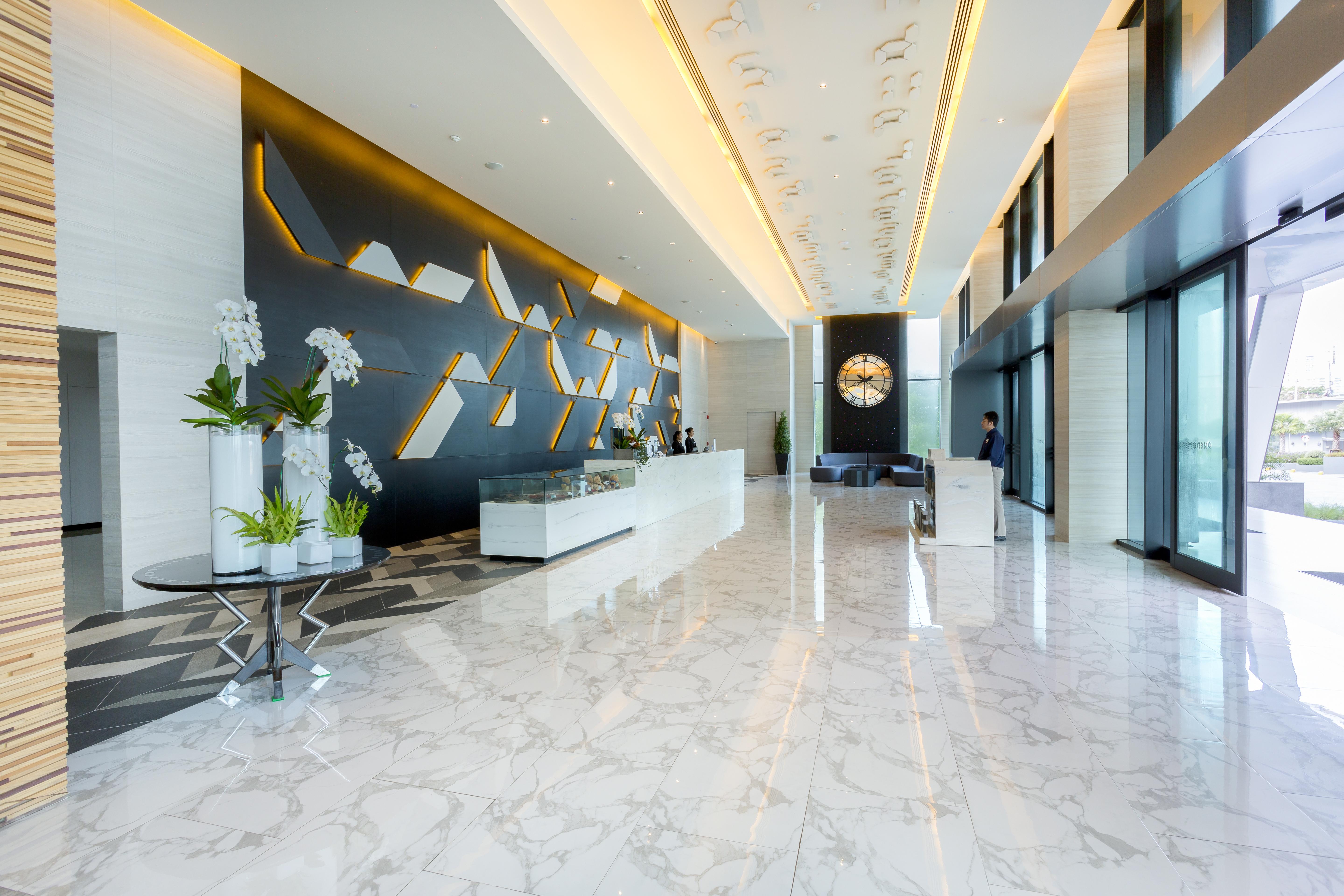 Tsix5 Phenomenal Hotel Pattaya Exteriör bild