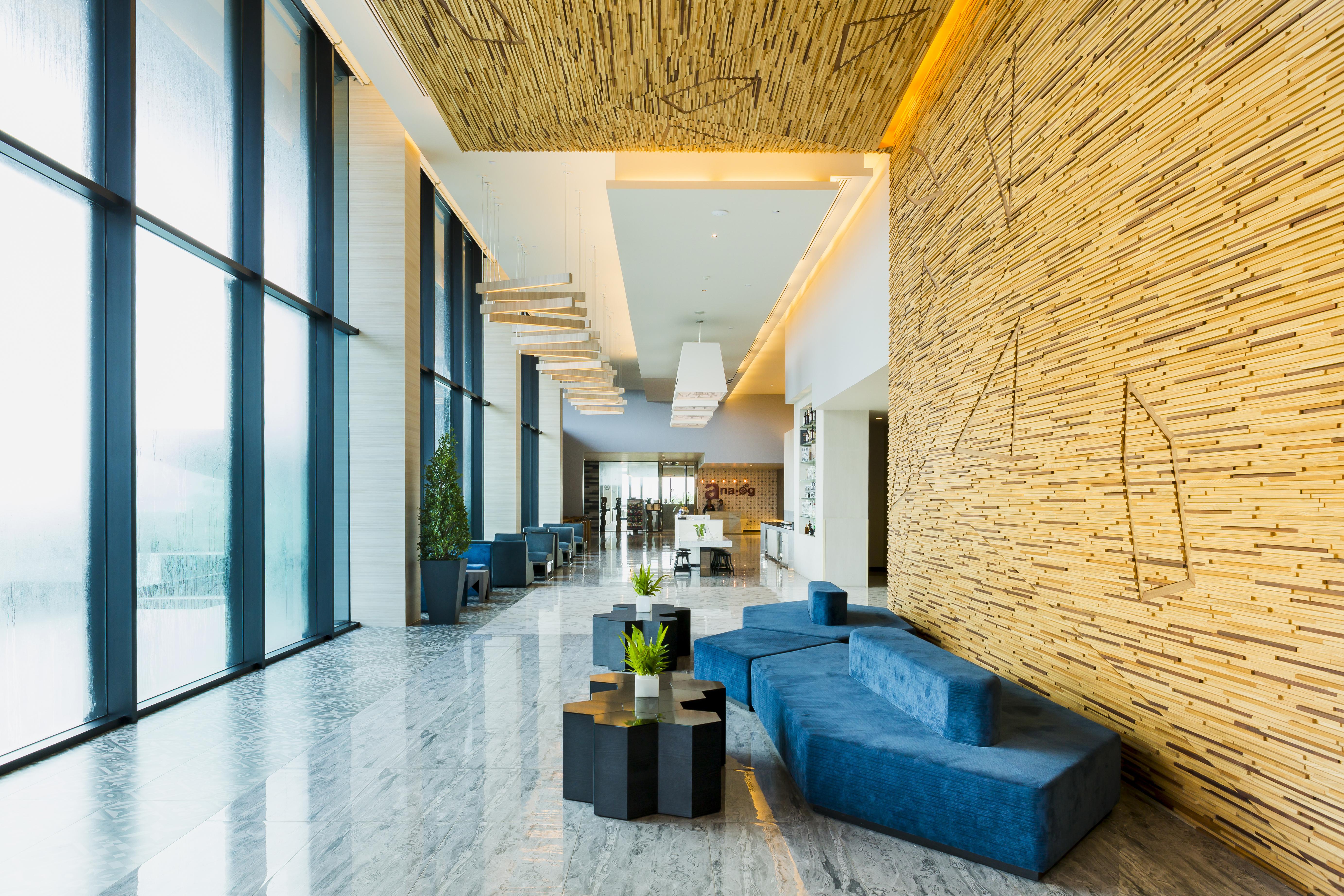 Tsix5 Phenomenal Hotel Pattaya Exteriör bild