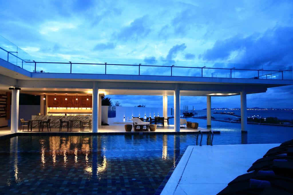 Tsix5 Phenomenal Hotel Pattaya Exteriör bild