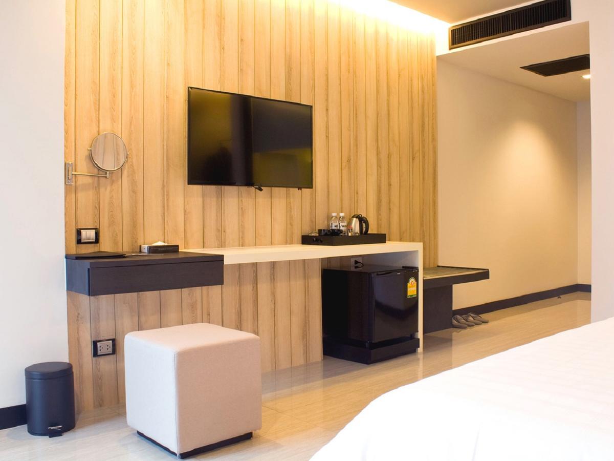 Tsix5 Phenomenal Hotel Pattaya Exteriör bild