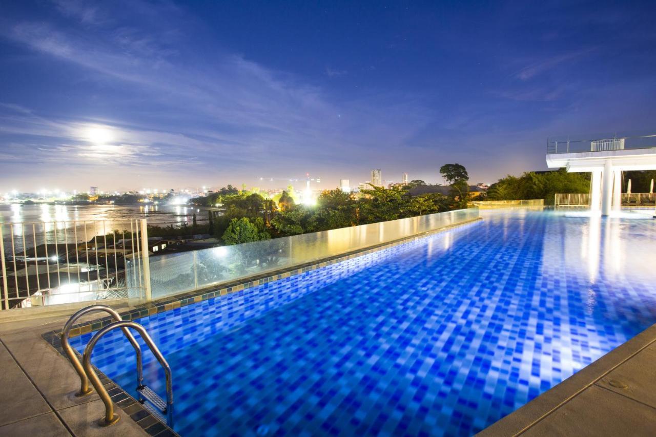Tsix5 Phenomenal Hotel Pattaya Exteriör bild