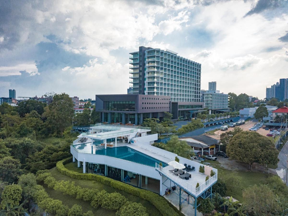Tsix5 Phenomenal Hotel Pattaya Exteriör bild